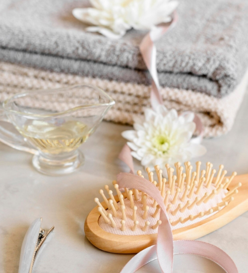 Cepillo y Decoracion para el Aparatado de Cuidados e Hidratacion para Montse Prados Motril (Granada)